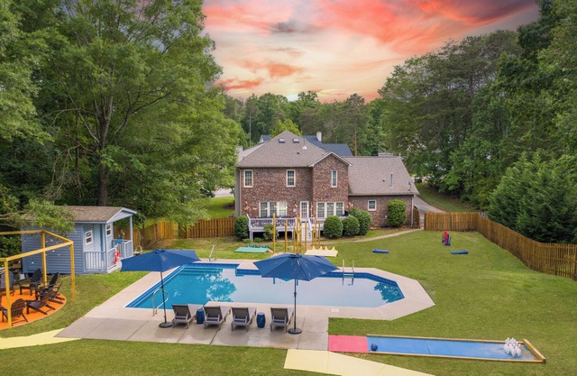 Pickleball, Basketball, Movie Theater, King Beds