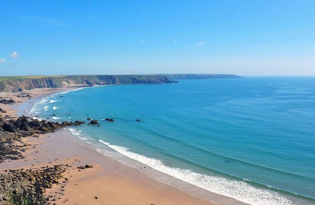 Pickleridge View, Holiday Home Dale, Sleeps 10, 5 bedrooms, bathrooms