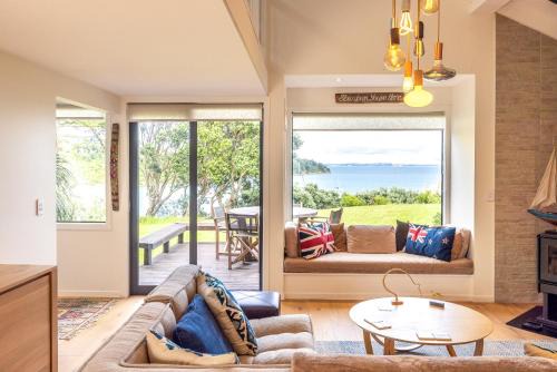 Picnic Bay Hideaway - Be My Guest Waiheke