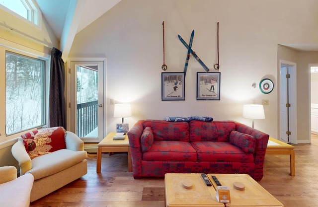 Pico Village Resort H304-A beautiful 2-bedroom with loft family-friendly condo ski on ski off