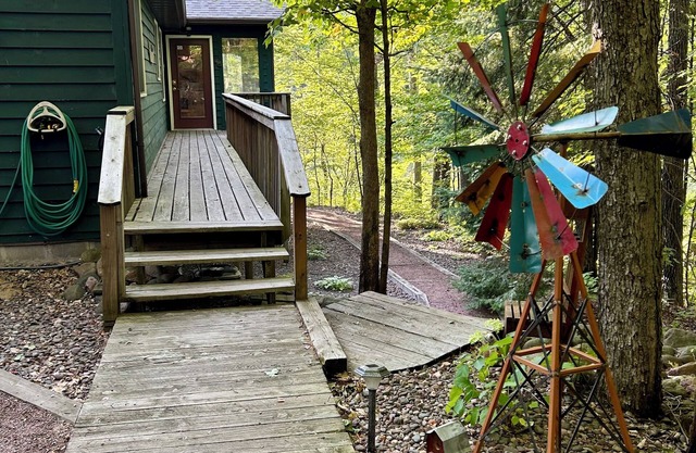 Picture-Perfect Cozy Northwoods Cabin On Crystal-Clear Lake
