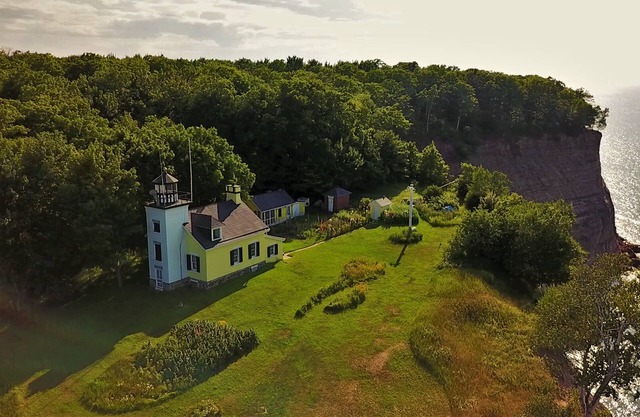 Pictured Rocks Inn & Suites