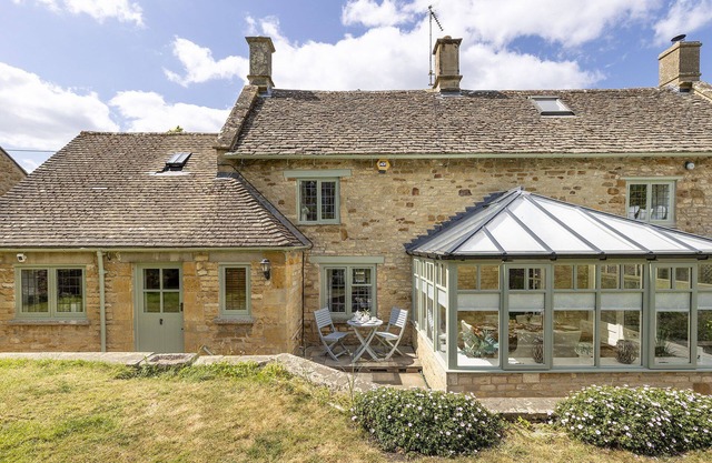 Picturesque dog friendly holiday cottage with beautiful gardens - Glebe Cottage