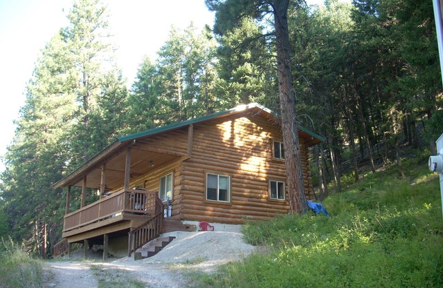 Picturesque Montana Log Cabin Overlooking the Nine Mile Creek