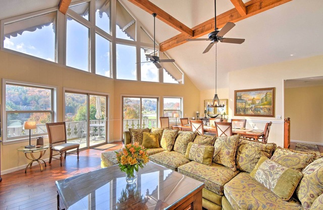 Picturesque ‘Sky Haus’ Sanctuary w/Mountain Views