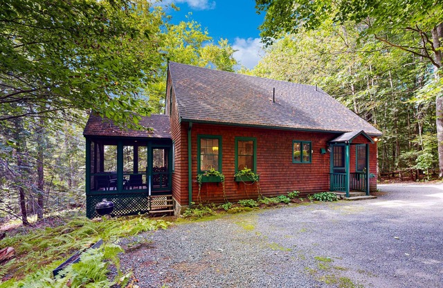 Picturesque Squam Lake House: beach/dock access & dog friendly