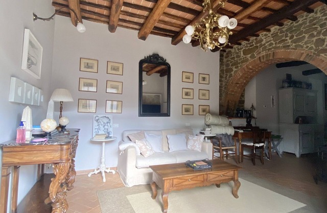 PICTURESQUE VIEWS OLIVE VINEYARDS EAT DRINK PURE RECREATION