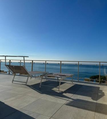 Pieve vista mare