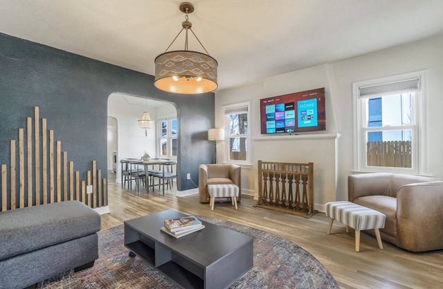 Pikes Adventure! Apartment w Game Room & Fire Pit