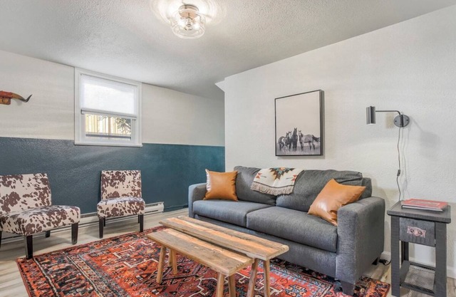 Pikes Divine! Apartment w BBQ & Fire Pit