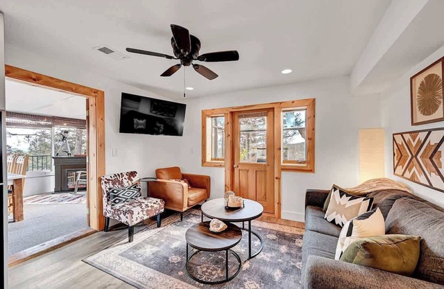 Pike’s View Guesthouse-Mountain Cabin+Views+Serene