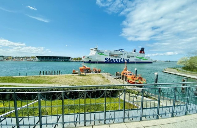Pilot house, sea breeze dream view