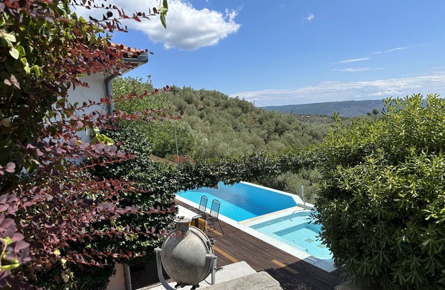 Pinakates: House /Villa - Pinakates