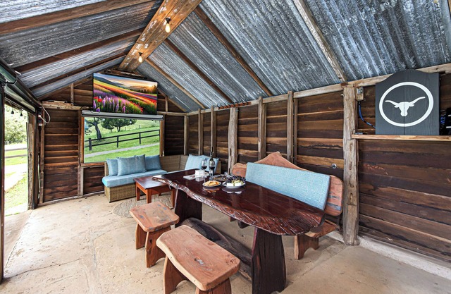 Pinbarren Farm House, a seamless blend of activities with comfort & luxury stay.