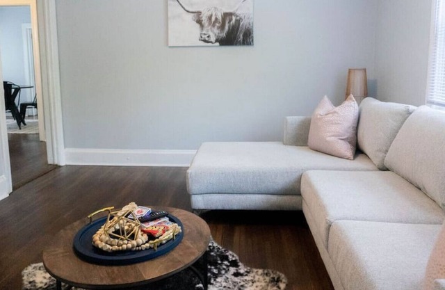 Pinckney/Not Connected · 22) great neighborhood & very walkable!