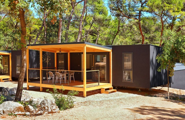 Pine Beach Pakostane Glamping Homes - All Inclusive light