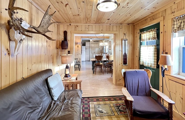 Pine Cone Cottage (Close to Town and Snowmobile Trails!)