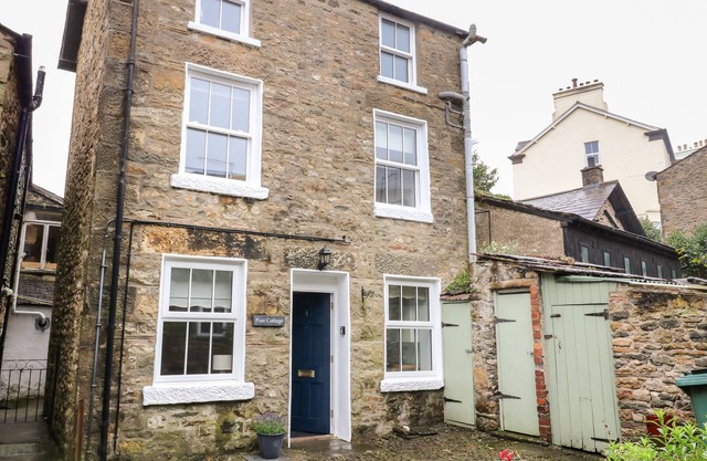 PINE COTTAGE, pet friendly, character holiday cottage in Sedbergh
