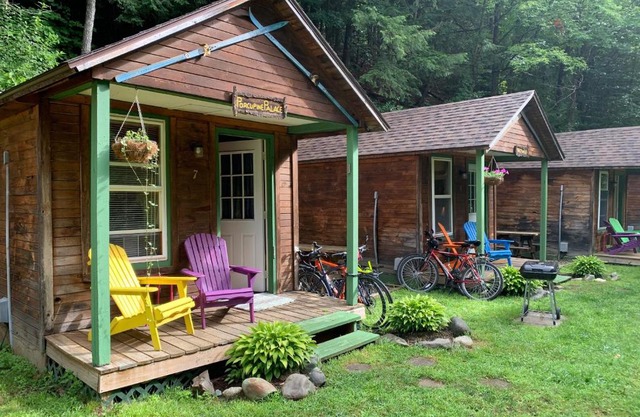 Pine Crest Motel & Cabins