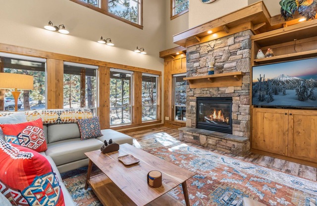 Pine House Retreat ~ Brand New Furniture ~ Sleeps 8 ~ AC ~ Close To Trails!