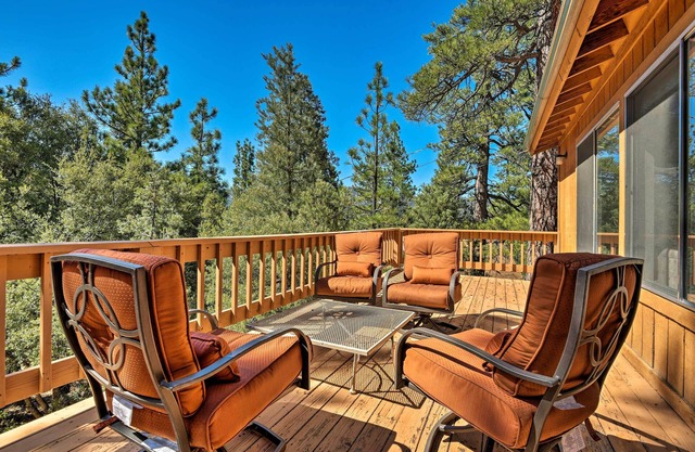 Pine Mountain Club Cottage w/Wraparound Deck!