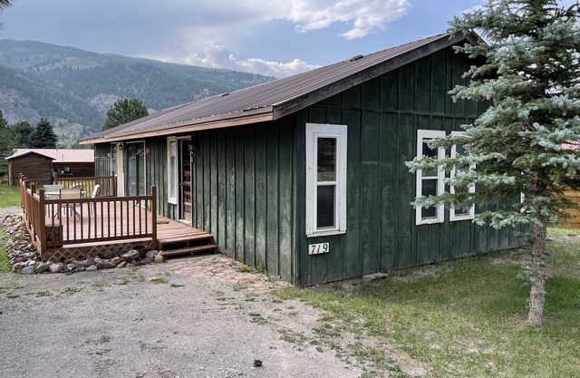 Pine Street Getaway - Quiet Location Close to Town (Permit #Tlcr36)