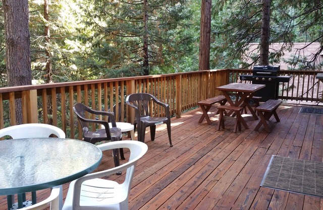 Pinecrestarearentals #8 9/5-12/10 no holidays book 2 nights get 3rd night free.