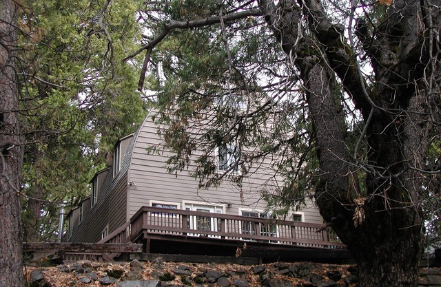 Pinecrestarearentals#16 9/5-12/10 no holidays book 2 nights get 3rd night free.