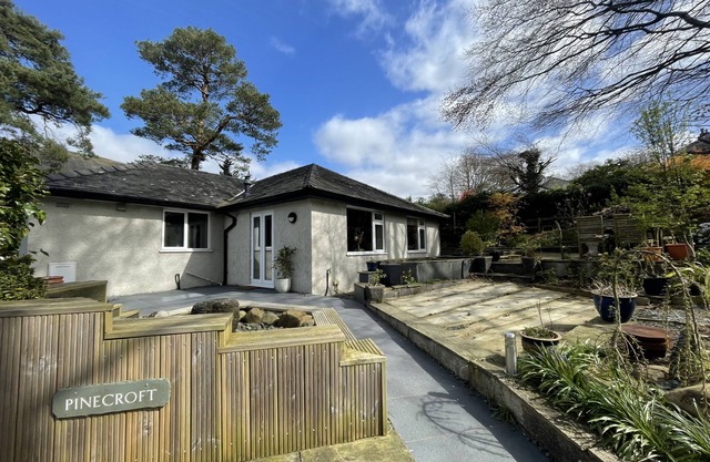 Pinecroft - sleeps 5 guests in 3 bedrooms