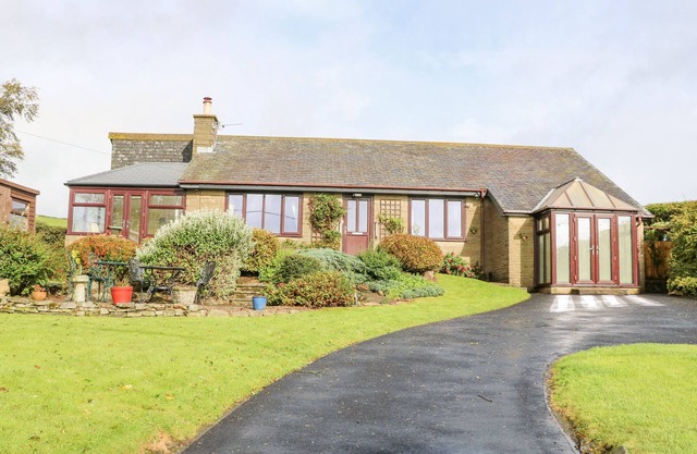 PINEGARTH, family friendly, with a garden in Allendale