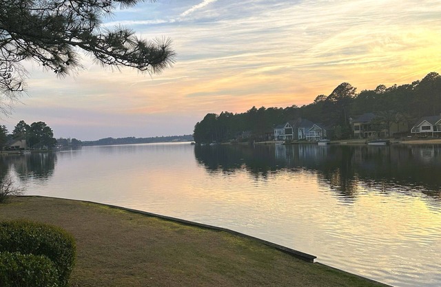 Pinehurst Lakeview 2BR Condo - Waterfront and Pool!