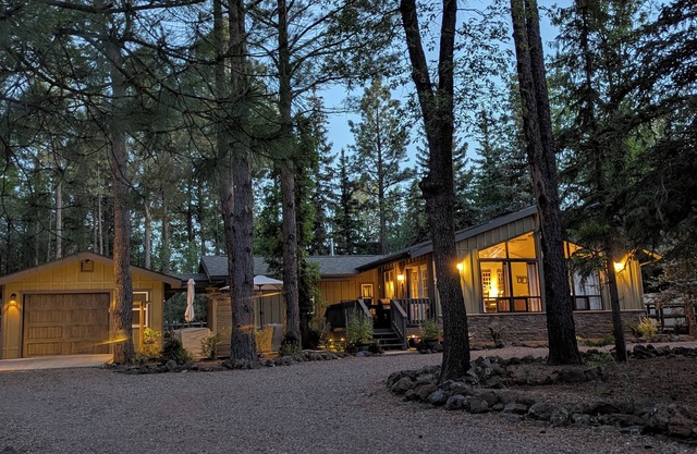 Pinetop Lakes CC Cabin, Central A/C, pet friendly