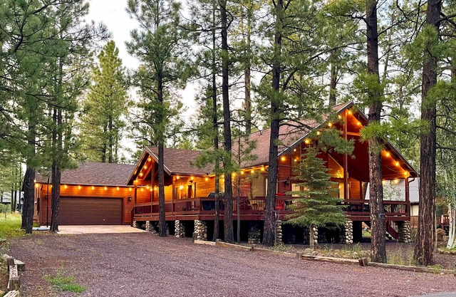 Pinetop Retreat w/Fire Pit & Game Room!