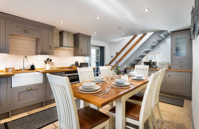 Pinewood Cottage - Short distance from Lakeside & Newby Bridge