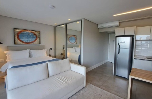 Pinheiros Silver I Modern Studio in Faria Lima