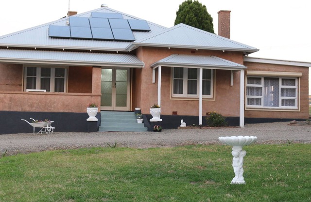 Pink Gums Farmstay - Farmstay Homestead