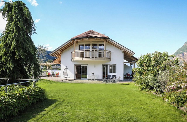 PINK LADY family-friendly vacation home, 10 minutes from Lake Kaltern