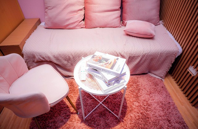 "Pinkie Suite" a Cozy 1-bedroom condo with AC, WiFi in welcoming Pasay