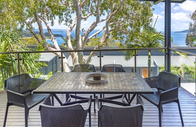 Pinnacle 1, Seaview Apartment on Hamilton Island