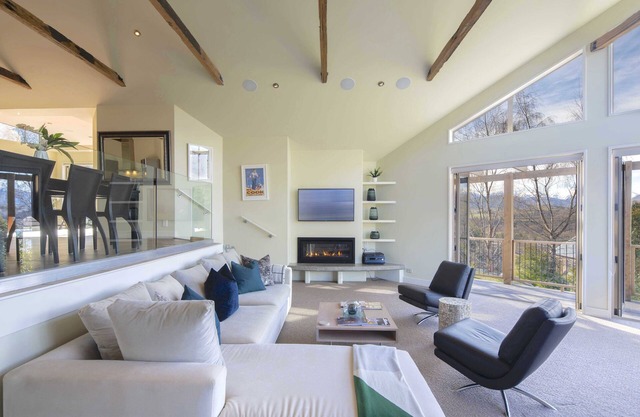 Pinnacle Villa by MajorDomo - Sunny mountain view home with outdoor fireplace & spa pool