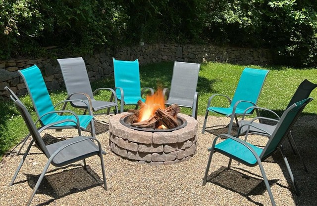 Pinners Cove: Hot Tub, Fire Pit, Prime Location