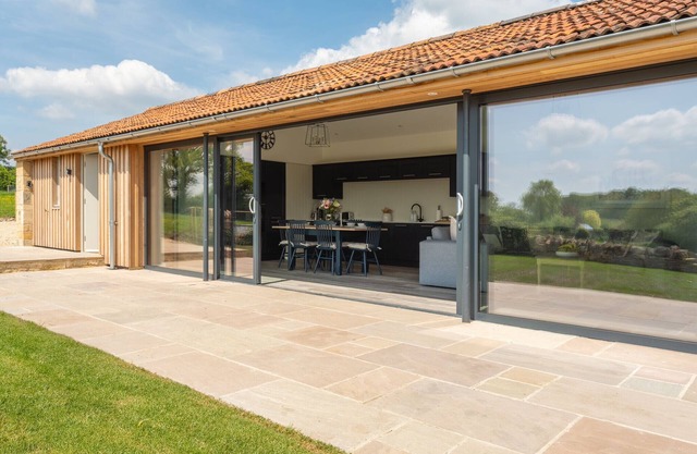 Pipehouse - Three Bedroom House, Sleeps 6