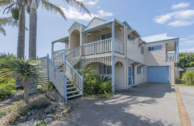 Pipi Dune Villa - Whitianga Holiday Home