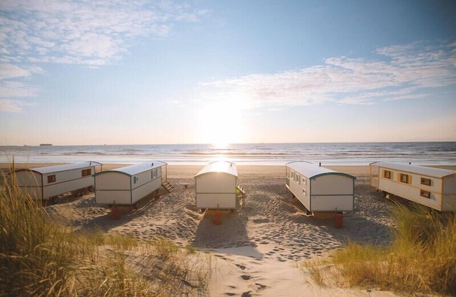 Pipowagen op het strand HV