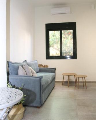 Pirgos Cozy Apartment for 4 by MPS