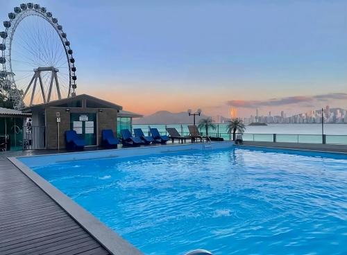 Piscina a beira-mar, tranquilidade e qualidade no melhor de BC