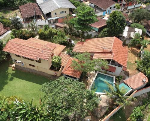 Piscina climatizada, jacuzzi e com grande área verde