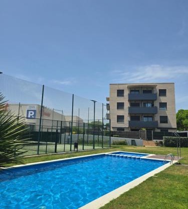 Piscina y Pádel al lado del Mar