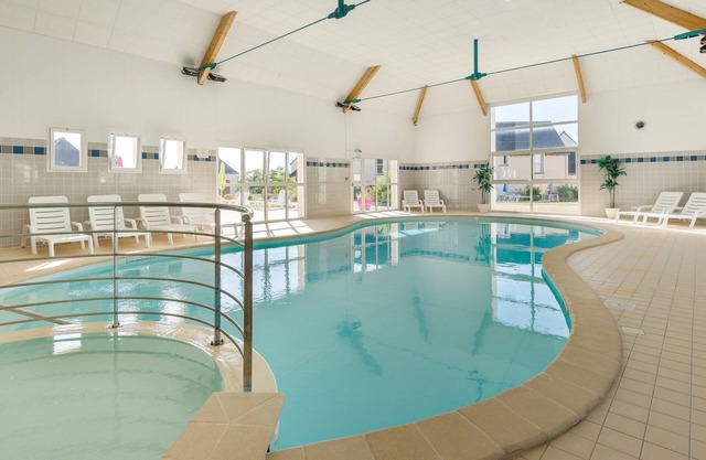 Piscine Couverte, Aire de Jeux sur Place