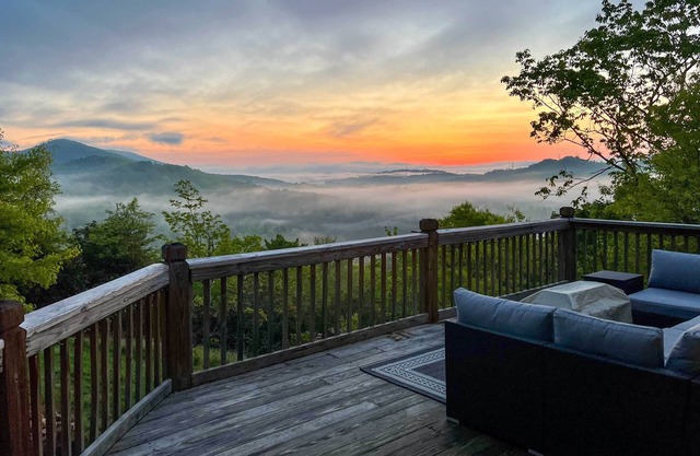 Pisgah Forest Home w/Large Deck & Mountain Views!